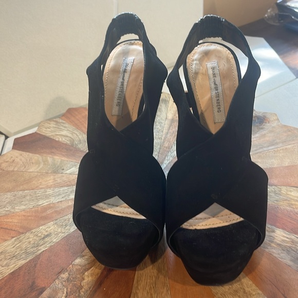 Diane Von Furstenberg Black suede Platform Heeled Sandals size 7 1/2 - Picture 2 of 11